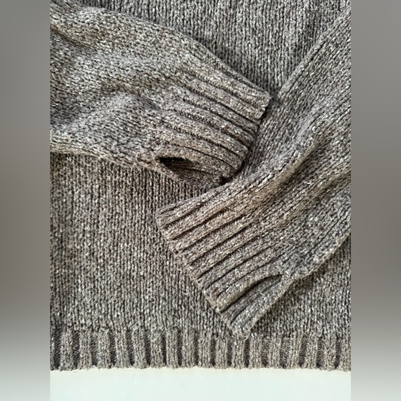 American Eagle outfitters size medium sweater.GUC - Picture 4 of 8